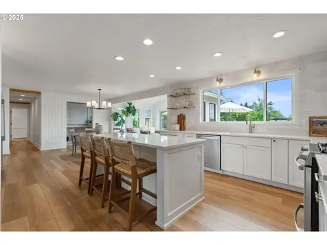 15000 NE Lawnview Circle Aurora OR 97002