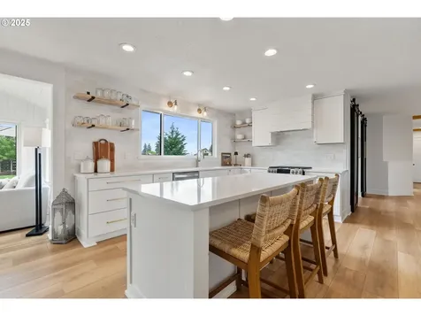 15000 NE Lawnview Circle Aurora OR 97002