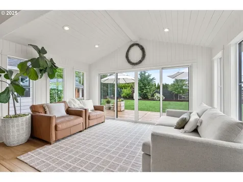 15000 NE Lawnview Circle Aurora OR 97002