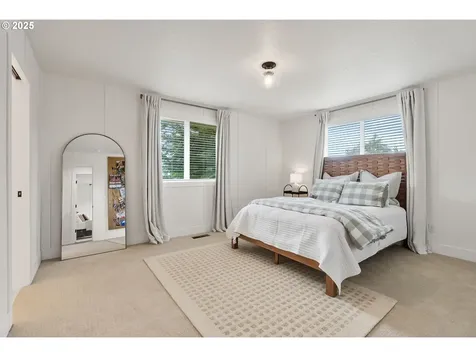 15000 NE Lawnview Circle Aurora OR 97002