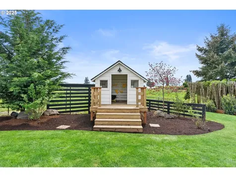 15000 NE Lawnview Circle Aurora OR 97002