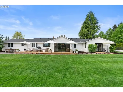 15000 NE Lawnview Circle Aurora OR 97002