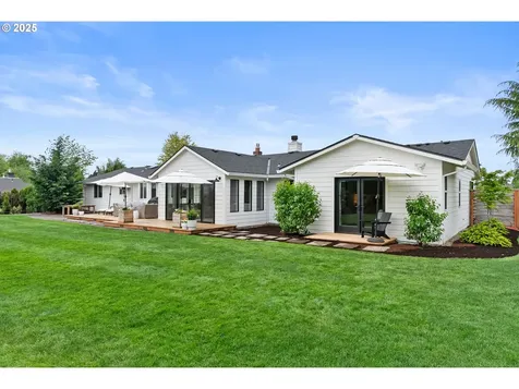 15000 NE Lawnview Circle Aurora OR 97002