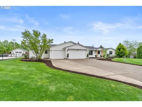 15000 NE Lawnview Circle Aurora OR 97002