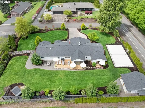 15000 NE Lawnview Circle Aurora OR 97002