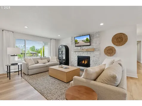15000 NE Lawnview Circle Aurora OR 97002