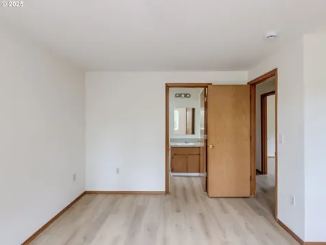 9702 N Edison Street Portland OR 97203