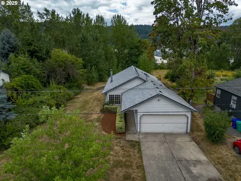 9702 N Edison Street Portland OR 97203