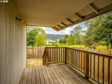 9702 N Edison Street Portland OR 97203