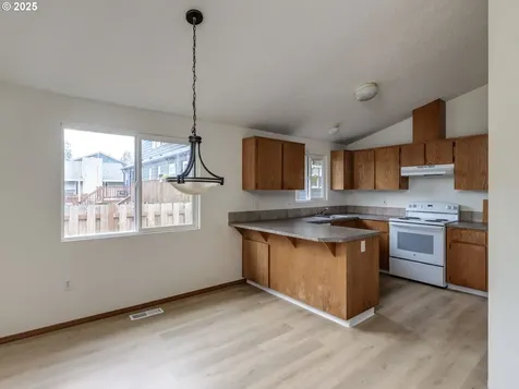 9702 N Edison Street Portland OR 97203