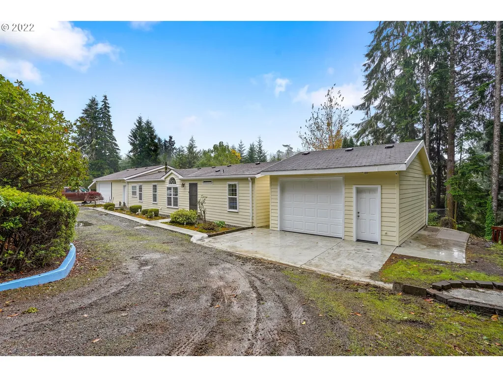 2085 Ne West Devils Lake Road Lincoln City OR 97367