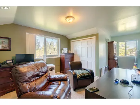 38376 Hood Street Sandy OR 97055