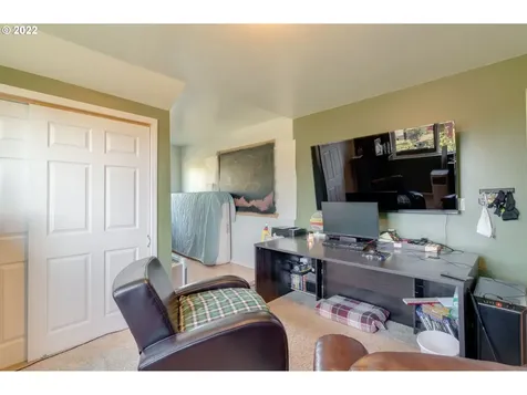 38376 Hood Street Sandy OR 97055