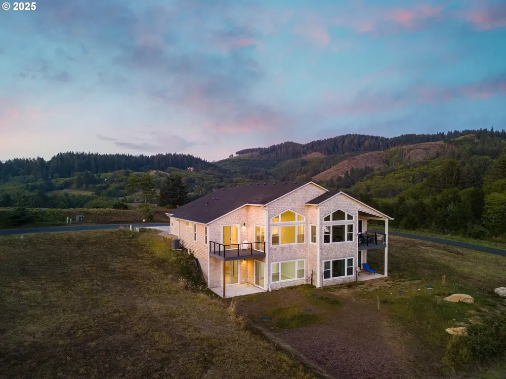 6485 Heron View Drive Neskowin OR 97149