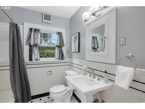 3919 NE 21st Avenue Portland OR 97212