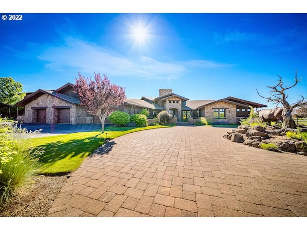 8055 SW Powell Butte Highway Powell Butte OR 97753