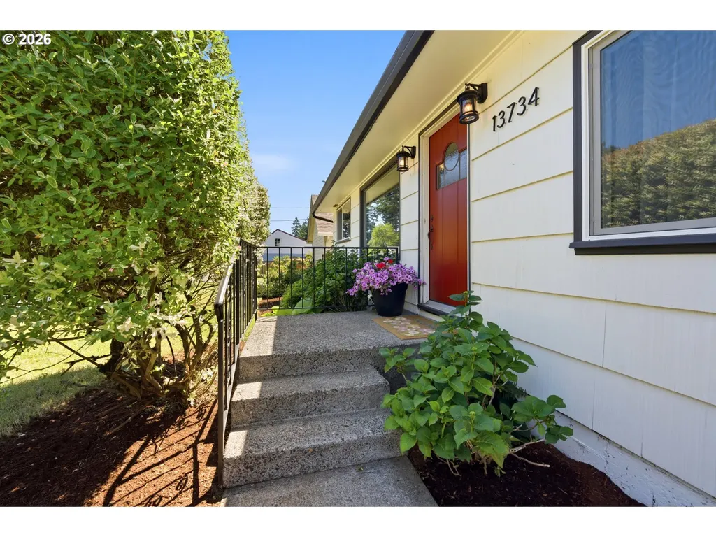 13734 SE Lincoln Street Portland OR 97233