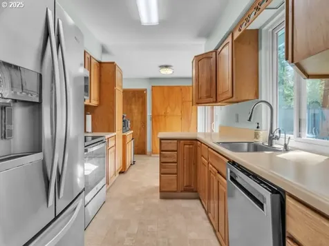 13205 SW Heather Court Beaverton OR 97008