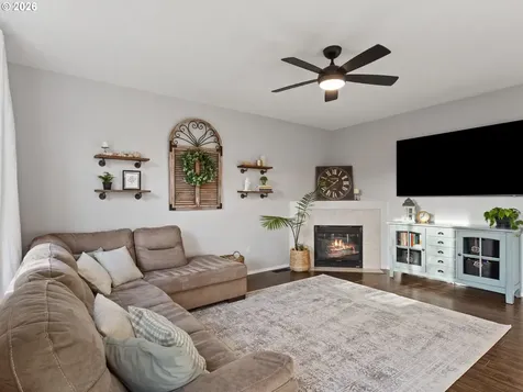 5468 J Street Washougal WA 98671