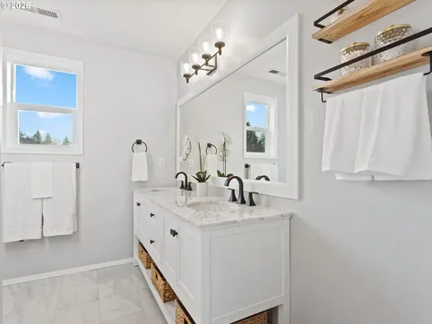5468 J Street Washougal WA 98671