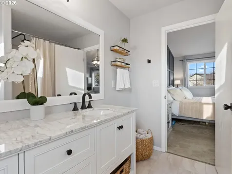 5468 J Street Washougal WA 98671