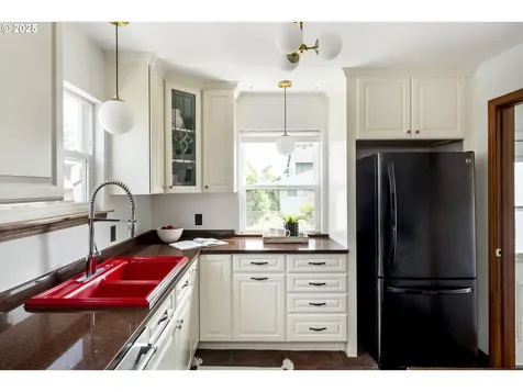 7814 N Emerald Avenue Portland OR 97217