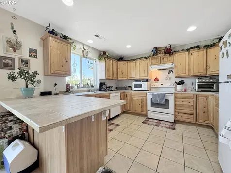 98557 Woodriff Lane Brookings OR 97415