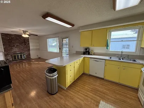 4546 46th Avenue NE Salem OR 97305