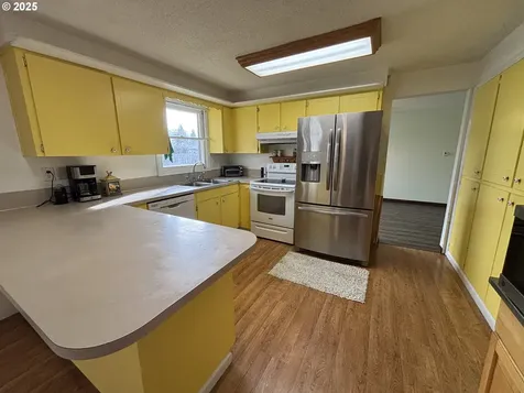 4546 46th Avenue NE Salem OR 97305