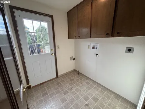 4546 46th Avenue NE Salem OR 97305