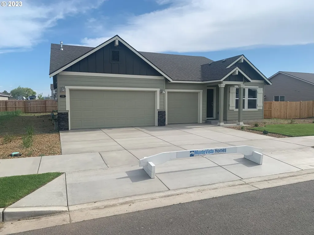 233 Nw Double Eagle Avenue Madras OR 97741