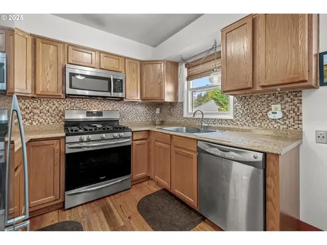 9253 SW 1st Avenue Portland OR 97219