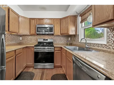 9253 SW 1st Avenue Portland OR 97219