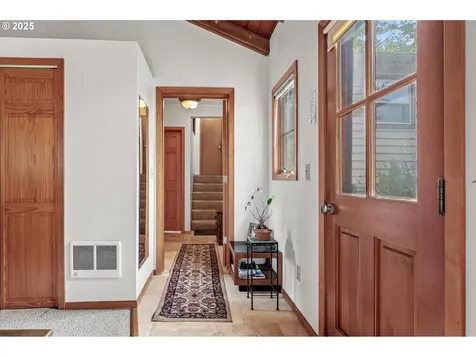 9253 SW 1st Avenue Portland OR 97219