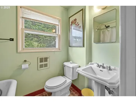 9253 SW 1st Avenue Portland OR 97219