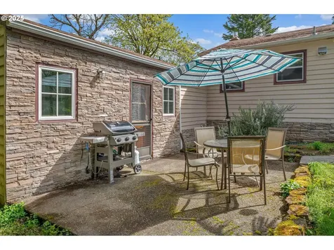 9253 SW 1st Avenue Portland OR 97219