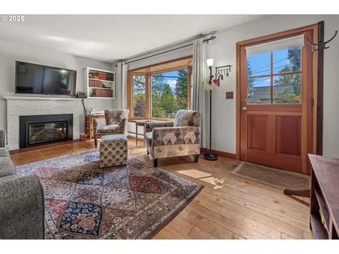 9253 SW 1st Avenue Portland OR 97219
