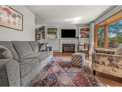 9253 SW 1st Avenue Portland OR 97219