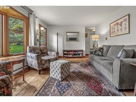 9253 SW 1st Avenue Portland OR 97219