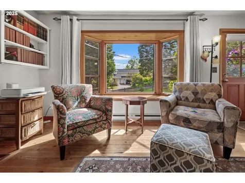 9253 SW 1st Avenue Portland OR 97219