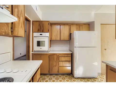 9335 SW 69th Avenue Portland OR 97223