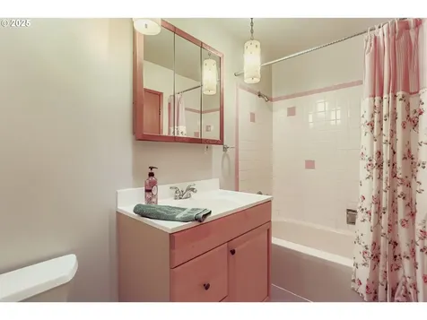 9335 SW 69th Avenue Portland OR 97223