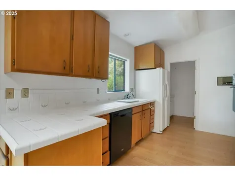 90 Seagrove Loop Lincoln City OR 97367