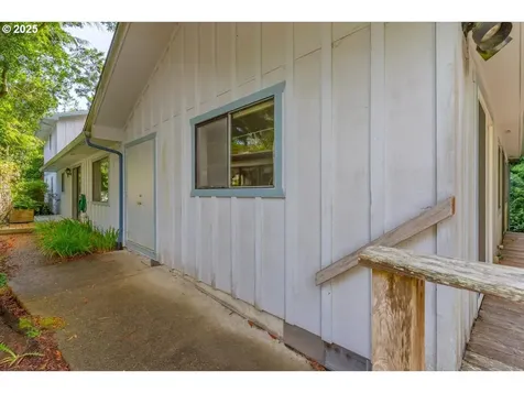 90 Seagrove Loop Lincoln City OR 97367