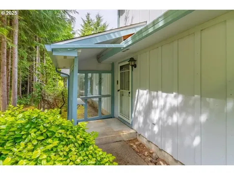 90 Seagrove Loop Lincoln City OR 97367