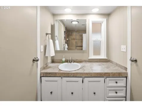 89695 Old Bog Road Warrenton OR 97146