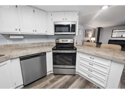 89695 Old Bog Road Warrenton OR 97146