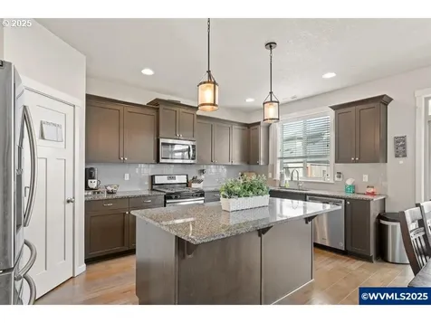 544 SE Cooper Street Dallas OR 97338