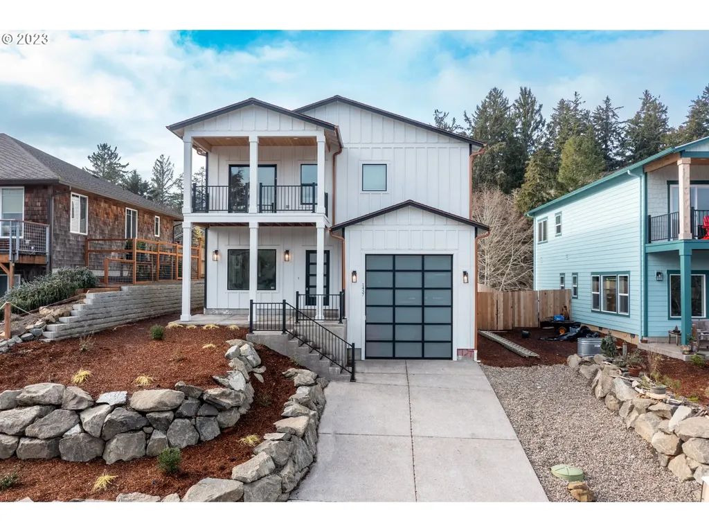 1437 Ne Lake Drive Lincoln City OR 97367