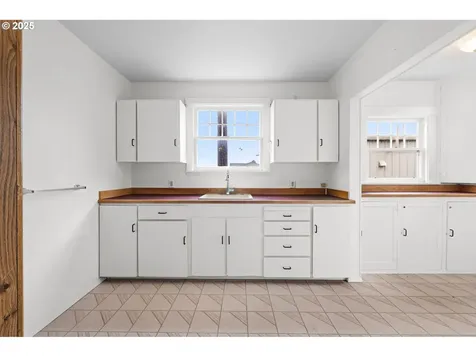 3447 N Highway 101 Gearhart OR 97138